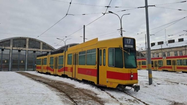 Львів поповнив парк ще одним трисекційним трамваєм зі Швейцарії