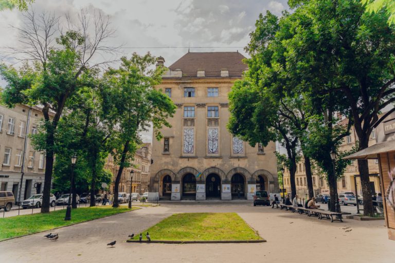 У центрі Львова створять барвистий квітковий оазис