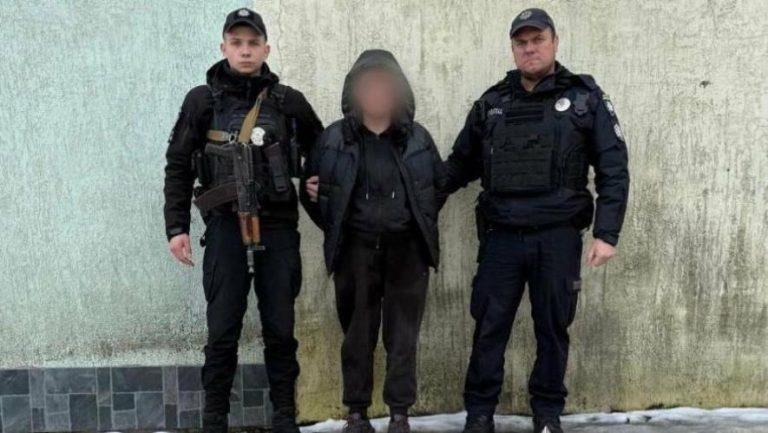 Камери зафіксували момент закладання вибухівки у Львові — ВІДЕО