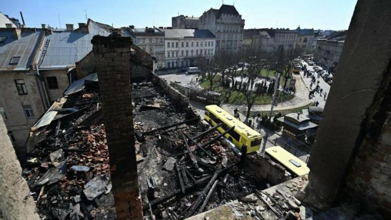 Шість осіб продовжують лікування після удару російських безпілотників у Львові