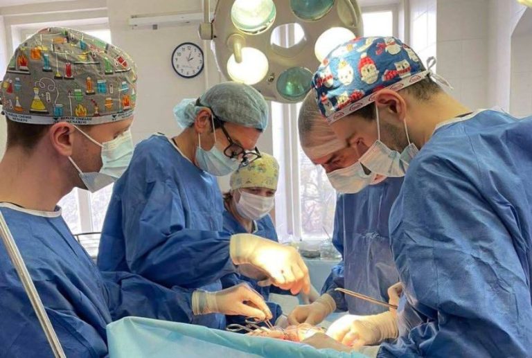 У Львові медики врятували 52-річну пацієнтку, пухлина матки якої проросла до серця