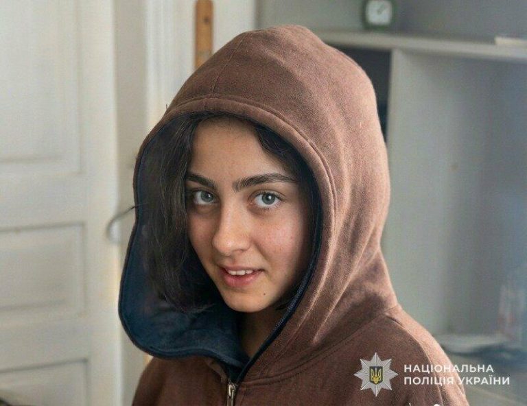 Покинула площу Ринок і зникла: на Львівщині розшукують 14-річну дівчину