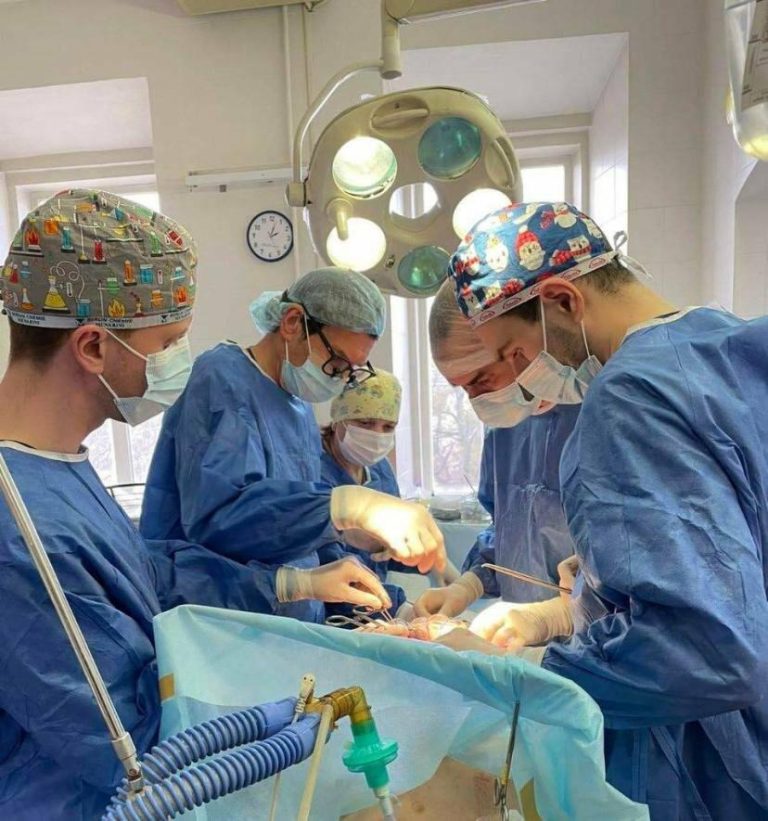 Львівські хірурги врятували жінку, видаливши з серця пухлину, що походила з матки