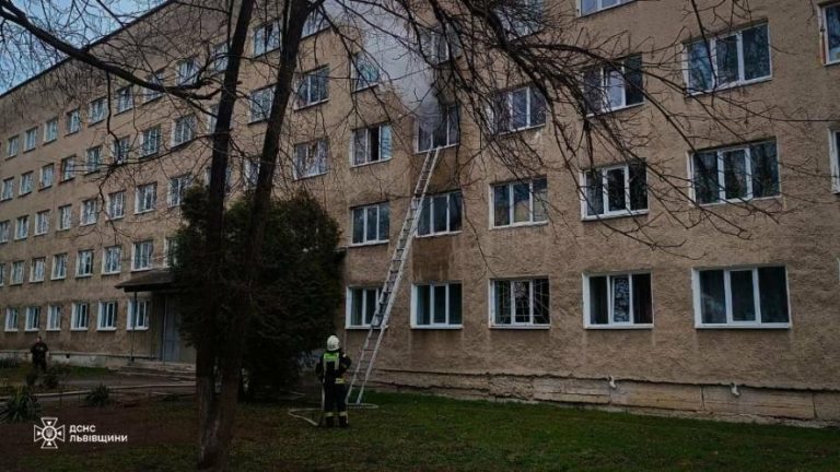У Стрию спалахнув гуртожиток — мешканці самостійно покинули будівлю