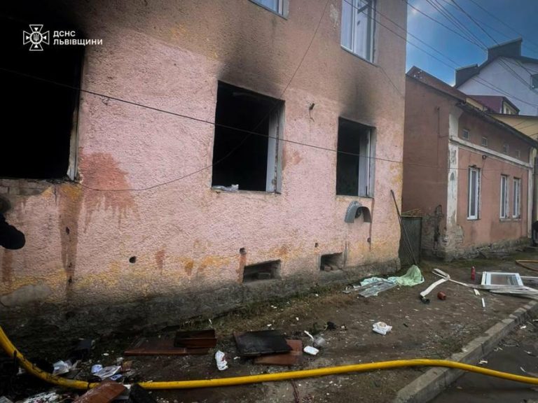 Внаслідок вибуху в будинку на Львівщині у 20-річного чоловіка загорівся одяг, він постраждав — ФОТО