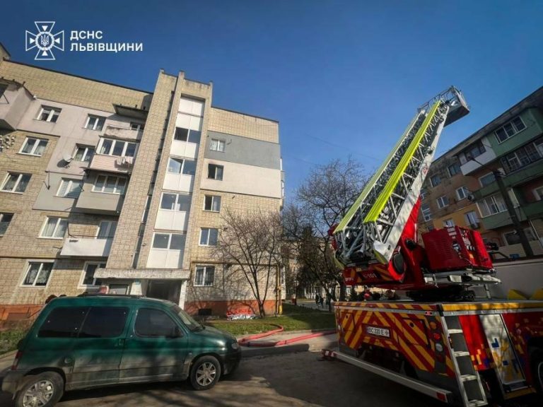 Пожежа в Дрогобичі забрала життя одного чоловіка, іншого доставили до лікарні