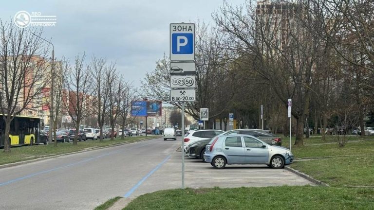 Сихів отримав новий паркувальний майданчик на просп. Червоної Калини