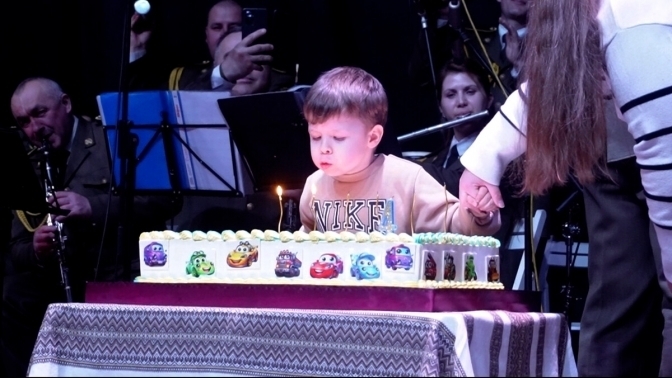 У Львові за донат на лікування Марка Гладиша пропонують перевзути авто — де саме