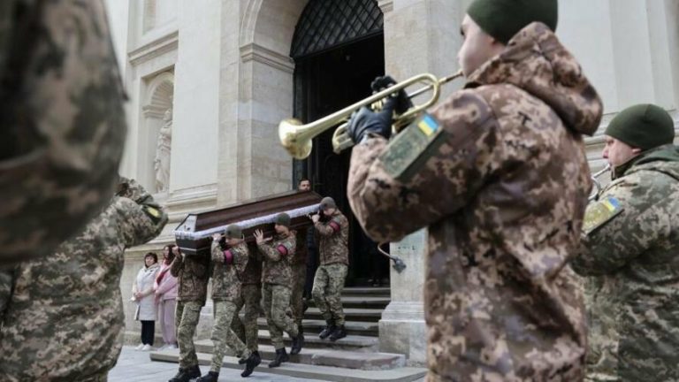 Завтра львів’яни проведуть в останню путь захисників Андрія Бєляєва, Андрія Кріля та Михайла Ватрала