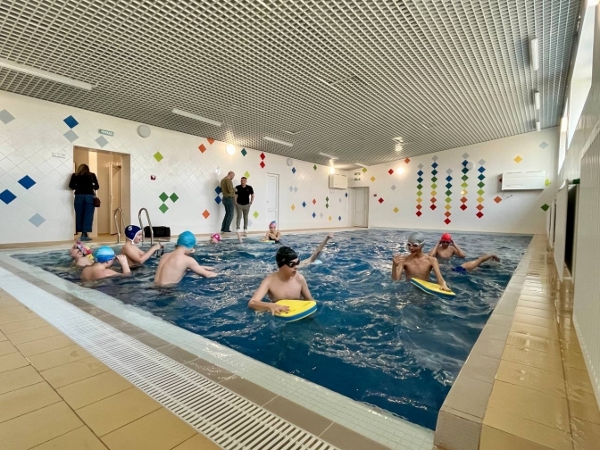 У львівській школі після 27 років занепаду відновили басейн