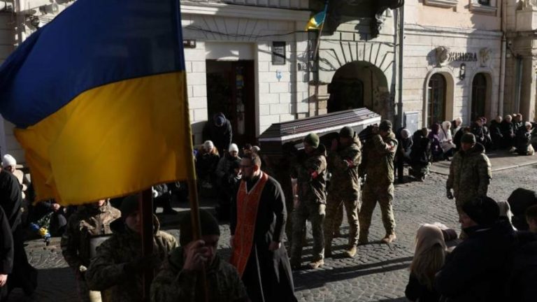 Львів прощається з полеглим Героєм — фото