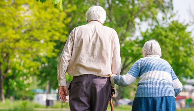 Деяким пенсіонерам слід подати заяву в ПФУ до 1 квітня — що потрібно знати