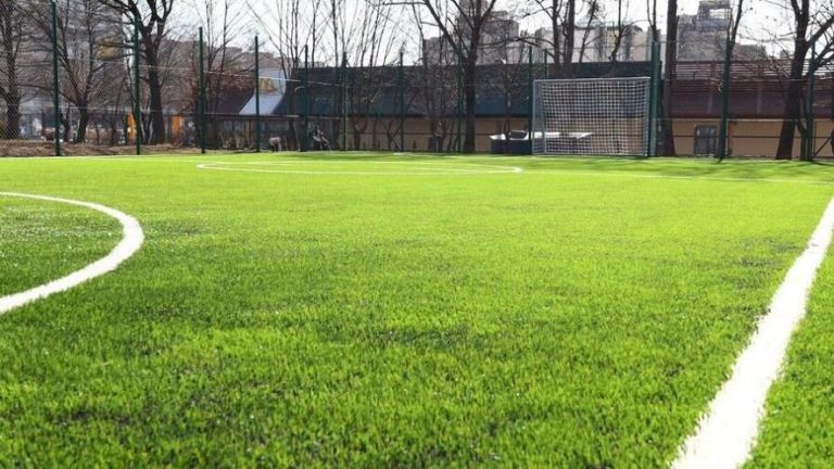 Сучасні мініфутбольні поля з’явилися у трьох львівських школах — ФОТО