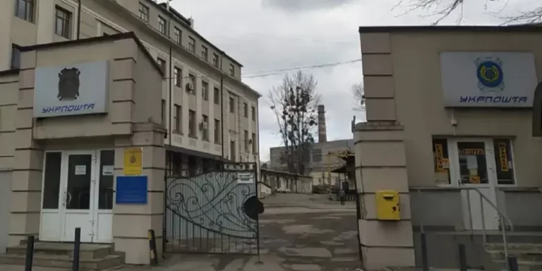 Колишній сортувальний центр біля львівського вокзалу знову виставили на торги після шестикратного підвищення ціни