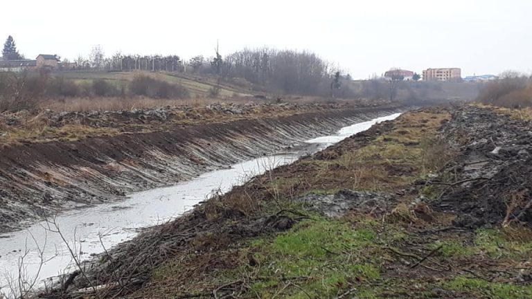 Тіло чоловіка виявили в каналі на Львівщині