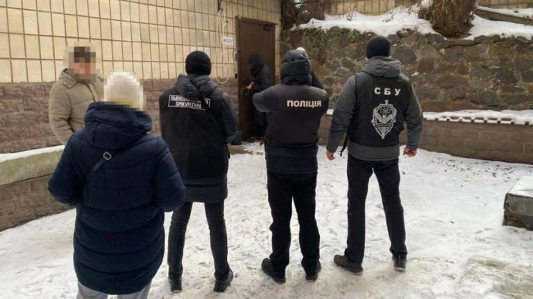 Головна медсестра підозрюється в організації шахрайських закупівель — лікарні завдано 1,7 млн грн збитків