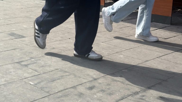 На проспекті Свободи у Львові обробили плитку, аби зменшити її ковзкість