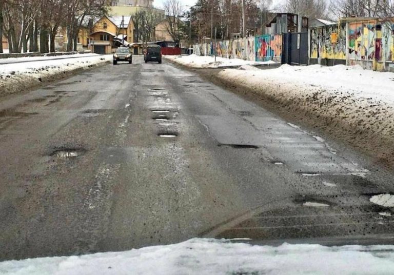 В ОВА назвали найгірші дороги Львівщини та які з них лагодитимуть першими