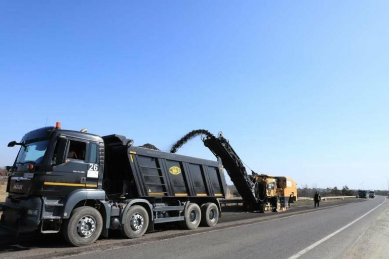 Три траси на Львівщині під ямковим ремонтом: де працюють дорожники