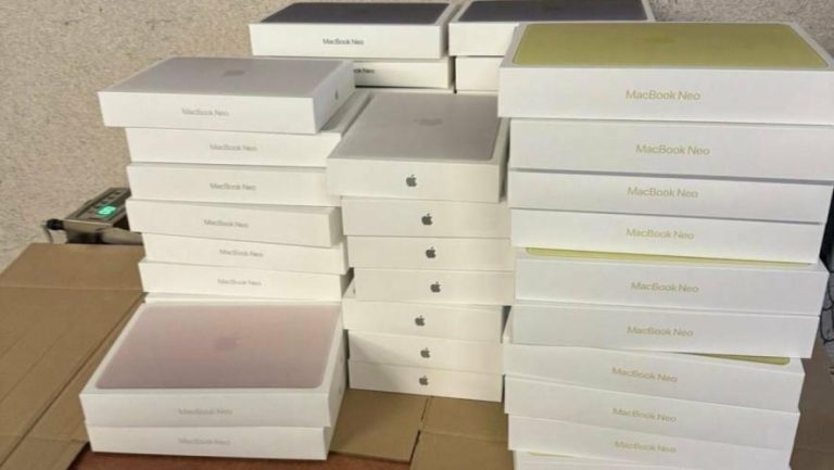 На Львівщині затримали водія, що через «зелений коридор» намагався ввезти 54 MacBook