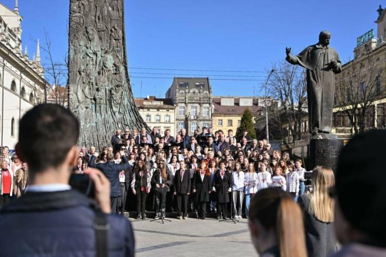 Львів віддав шану з нагоди 212-ї річниці з дня народження Тараса Шевченка