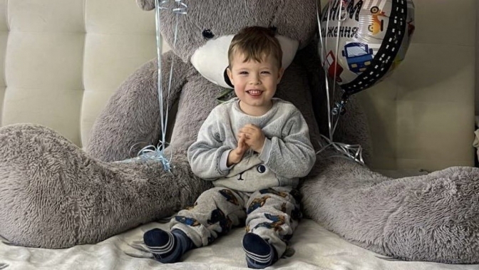 Місто єднається в молитві та благодійності за лікування 4‑річного хлопчика