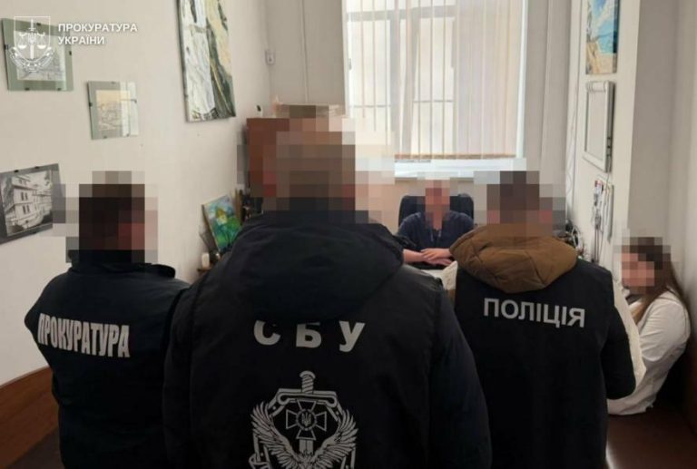 Завідувача львівського відділення підозрюють у отриманні грошей за медичні документи