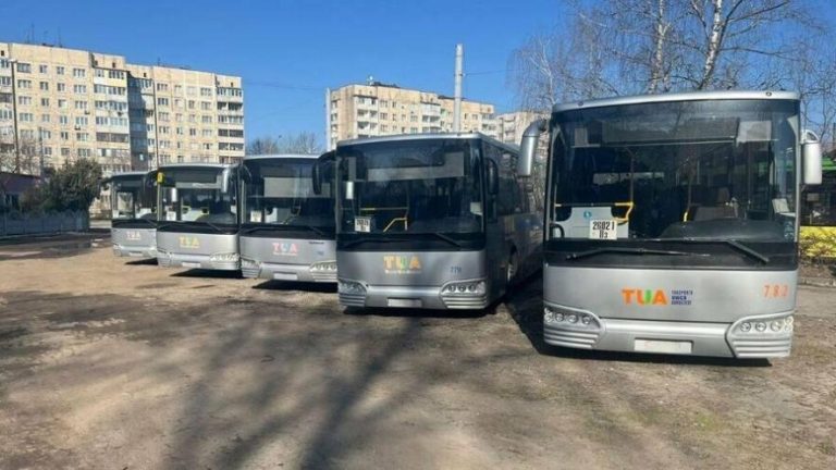 Італія передала Львову вісім великогабаритних автобусів стандарту Euro 5