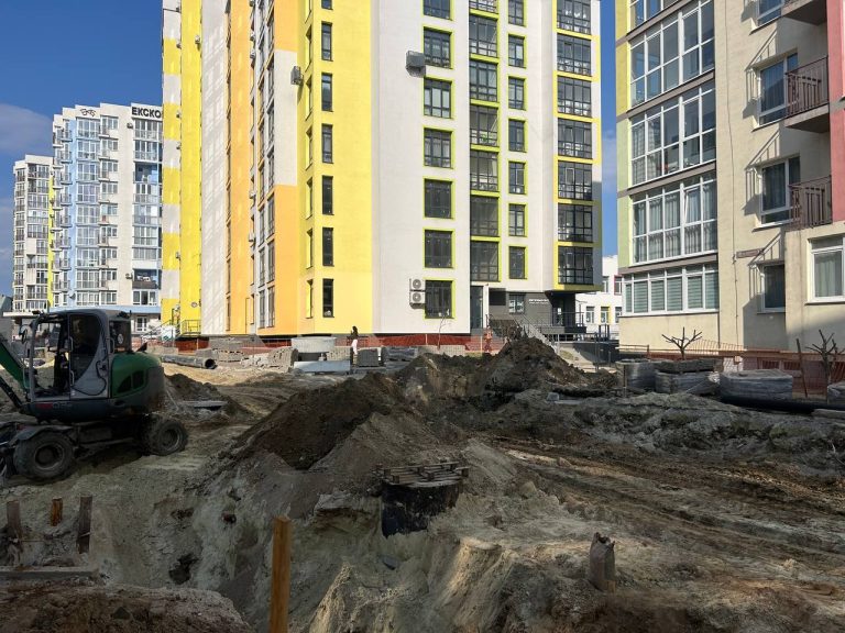 Ремонт затягується: коли знову відкриють проїзд на одній із найпроблемніших вулиць Львова