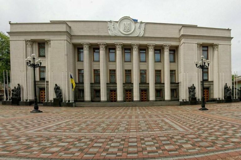Рада проголосувала за закон, який скасовує плату за управління для пошкодженого житла