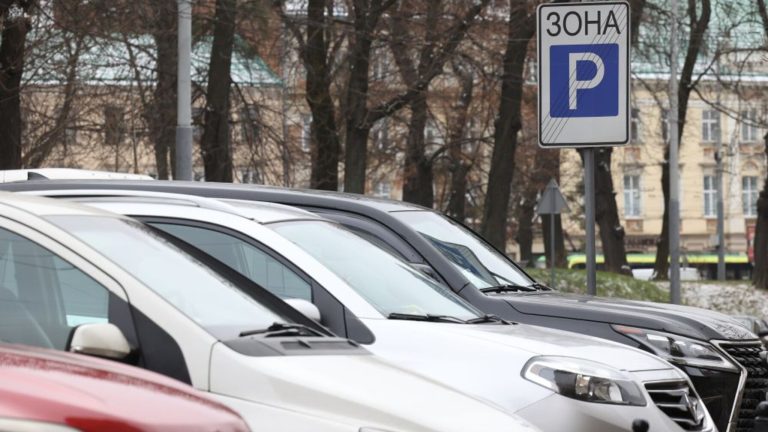 Вже наступного тижня у Львові відкриються два нові паркувальні майданчики