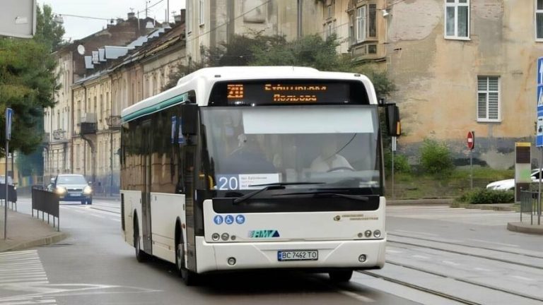 Рух на львівському маршруті №20 посилили: на лінію вийшли додаткові автобуси