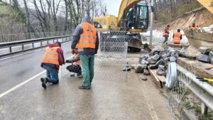 Поблизу під’їзду до Львова зміцнюють схил за допомогою інноваційних технологій