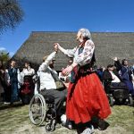 У Львові ветерани й молодь разом відродили великодні гаївки