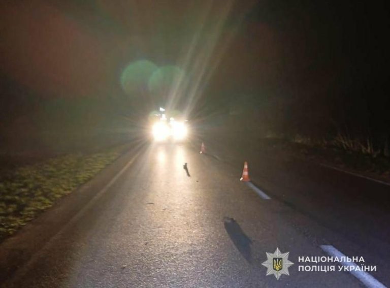 На Львівщині внаслідок наїзду двох автомобілів загинула жінка — фото з місця події