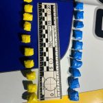 У центрі Львова правоохоронці затримали «закладчика» з десятками згортків наркотиків, ФОТО