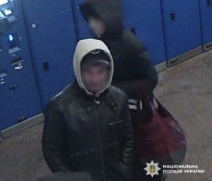 У Львові судитимуть грабіжників, які вирвали сумку в перехожої