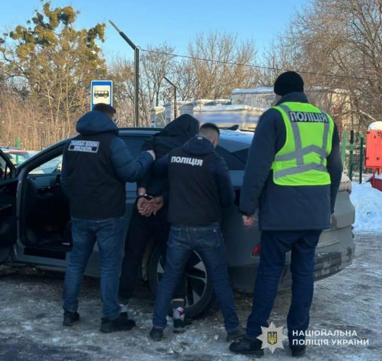 На Львівщині викрили організатора, що за $10 тисяч налагоджував незаконний виїзд