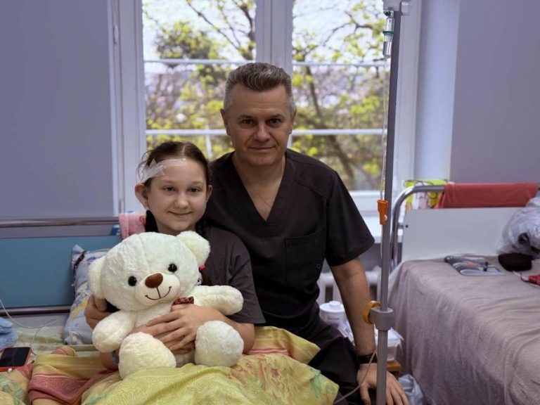 Вушна інфекція переросла в менінгіт і сепсис — 14-річна львів’янка у реанімації