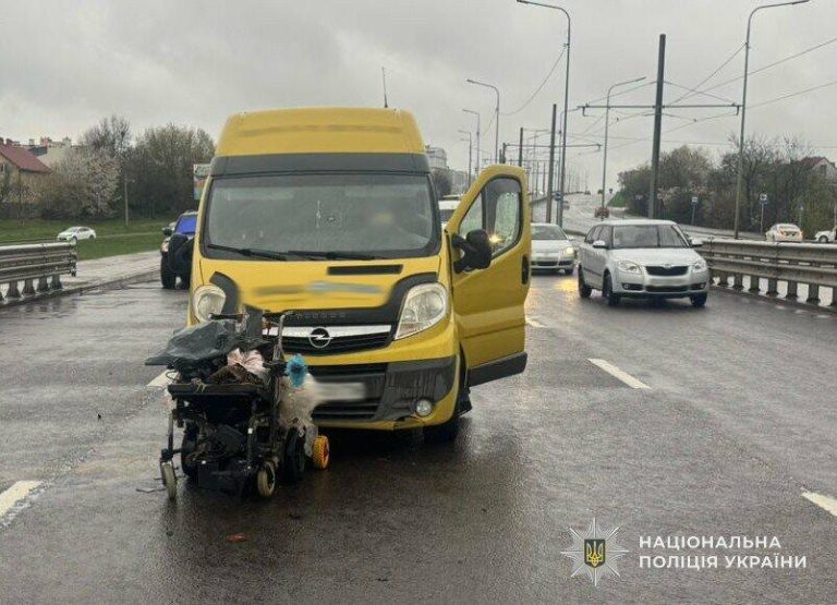 У Львові водій наїхав на 80-річного чоловіка в інвалідному візку