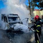 В Рудному автомобіль повністю знищено вогнем — рятувальники ліквідували пожежу, ФОТО