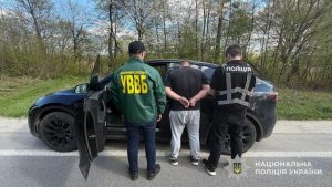 У Львові затримали організатора перевезень дезертирів на Tesla до кордону — ФОТО