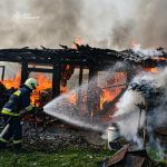 Понад годину пожежники на Львівщині боролися з вогнем у господарській споруді — ФОТО