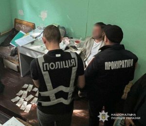 У Львові судитимуть викладача вишу за організацію вступів для абітурієнтів призовного віку за хабар — ФОТО