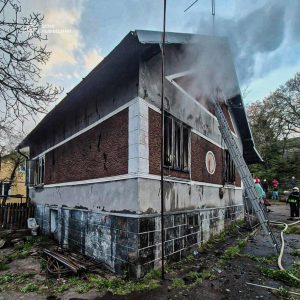 Двоє загиблих у пожежі житлового будинку на Львівщині — фото з місця трагедії