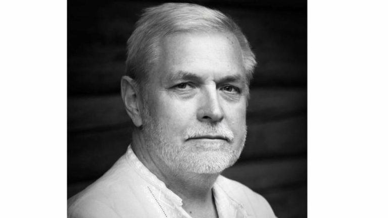 Львів сьогодні проводить в останню путь громадського діяча Ігоря Добка