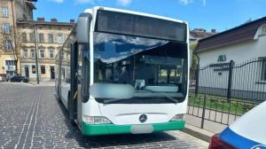 У Львові 78‑річну пасажирку госпіталізували після падіння в автобусі