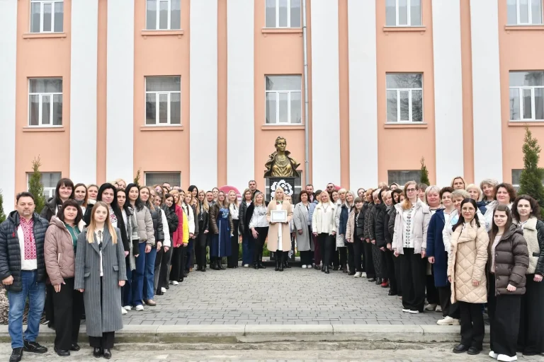 Школярі з Дрогобича створили рекордну кількість писанок