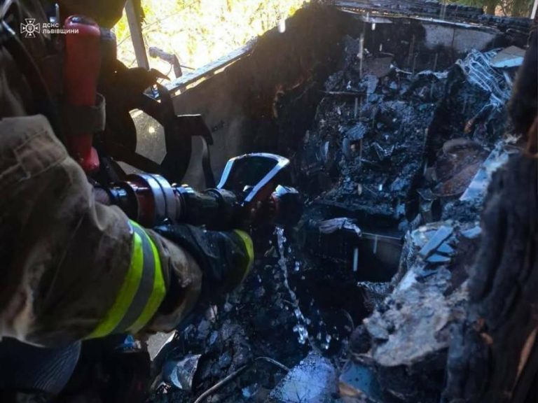 Пустощі з запальничкою спричинили пожежу на балконі п’ятиповерхівки у Львові