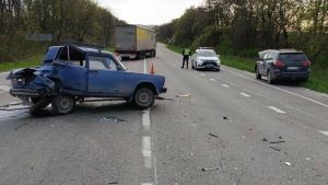На трасі в Золочівському районі в ДТП постраждав 47-річний пасажир легковика
